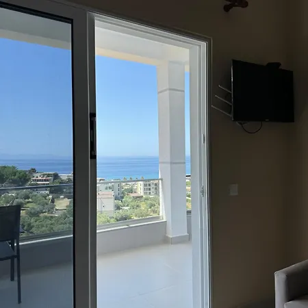 Alexandros Pensionat Qeparo