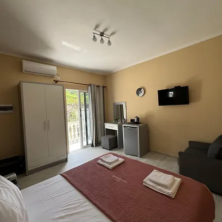 בית הארחה Alexandros 3*